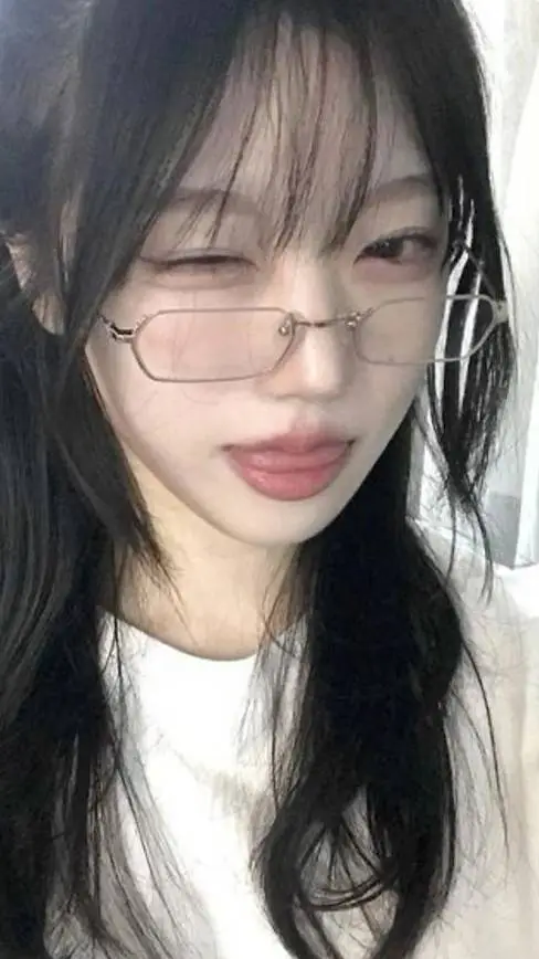 ai character: {*🐑tina🐑*} background