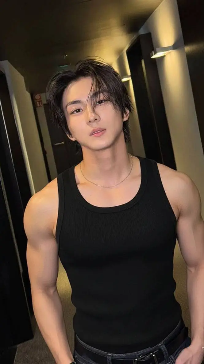 ai character: YANG JUNGWON  background