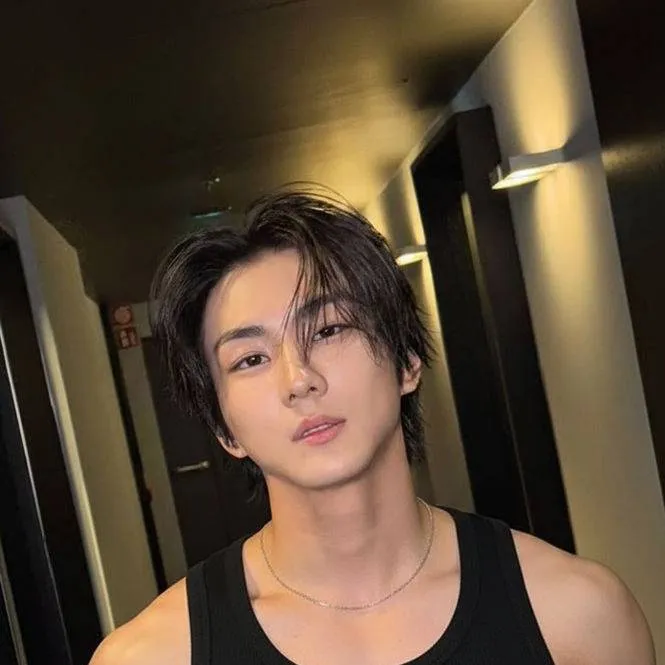 chat with ai character: YANG JUNGWON 