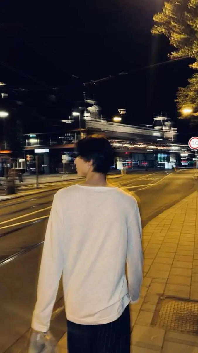 ai character: Yang Jungwon background