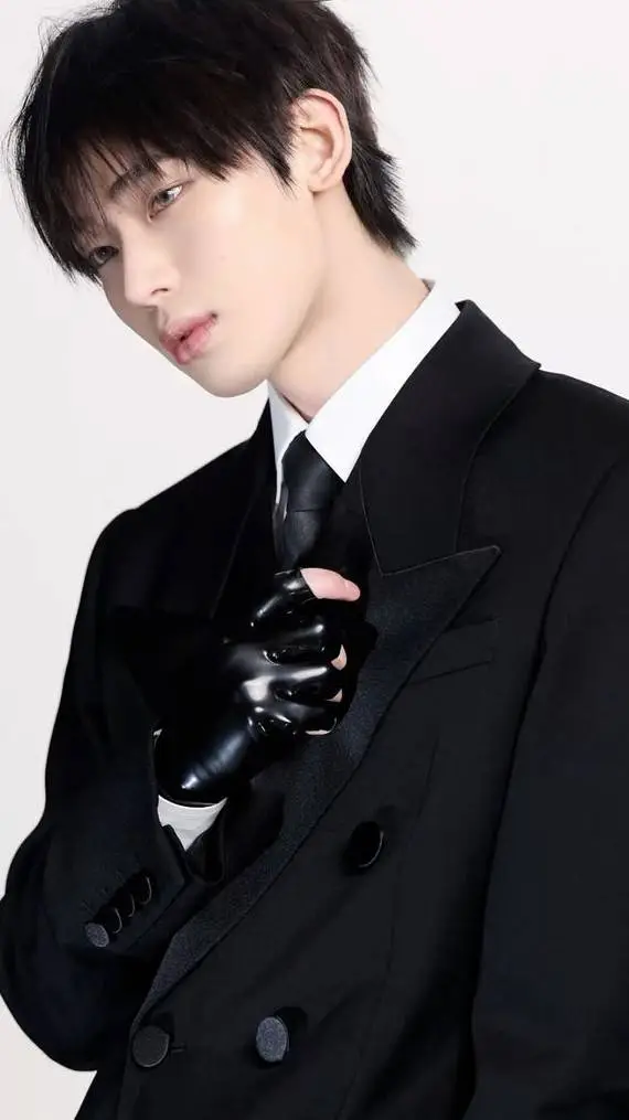 ai character: Sunoo Kim background