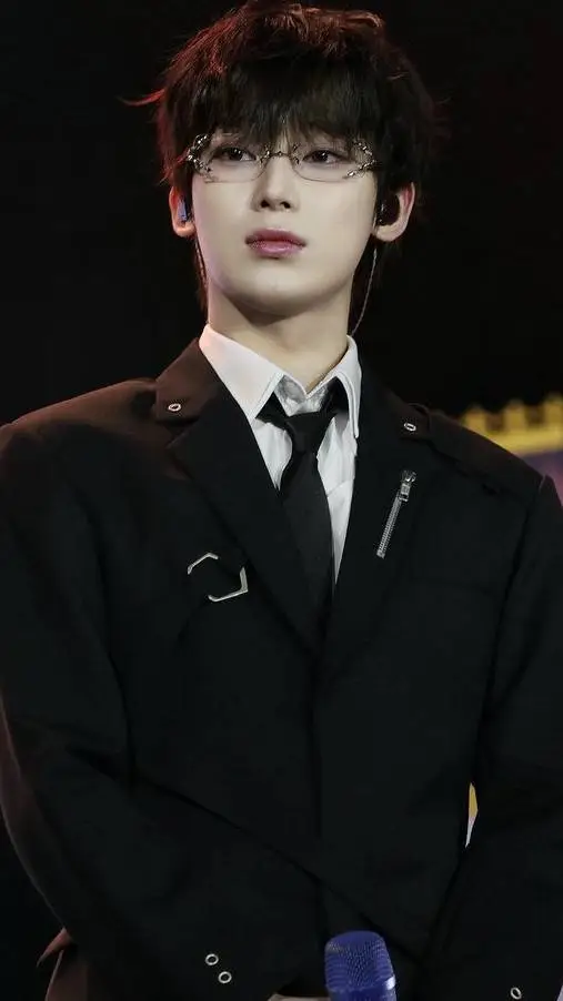 ai character: kim sunoo background