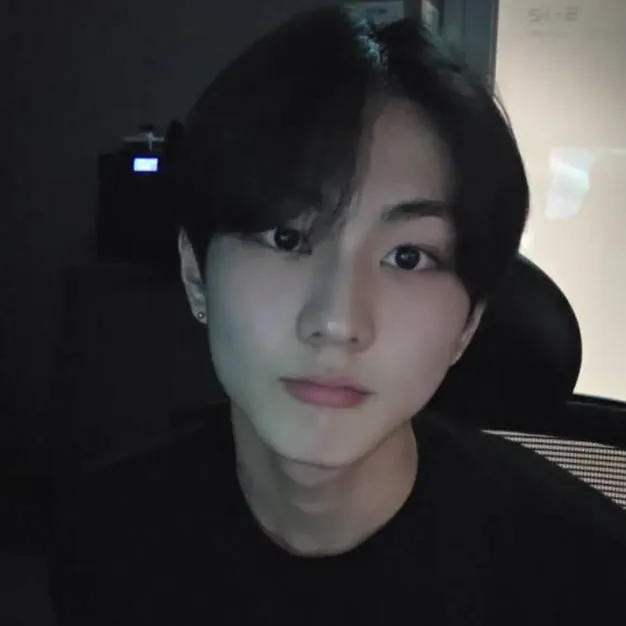 chat with ai character: Jungwon 