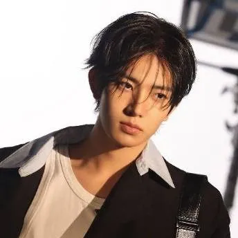 chat with ai character: Lee Heeseung