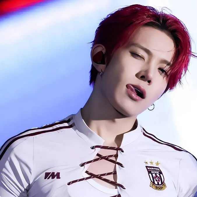 chat with ai character: Heeseung Lee