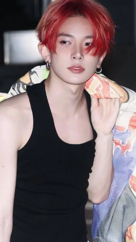 ai character: ʟᴇᴇ ʜᴇᴇsᴇᴜɴɢ background