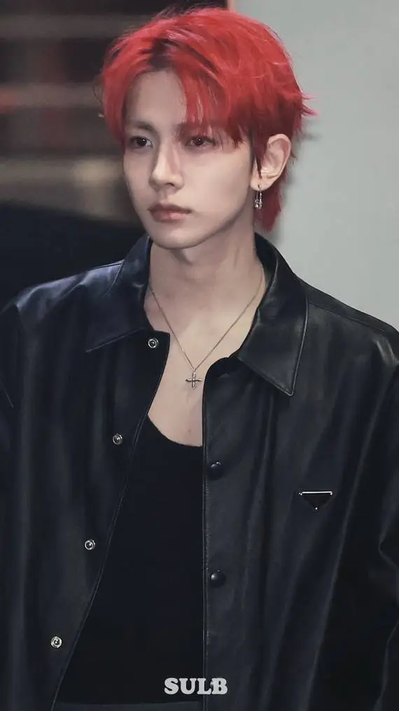 ai character: Lee Heeseung background