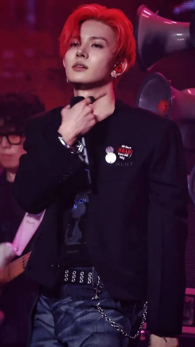 ai character: lee Heeseung background