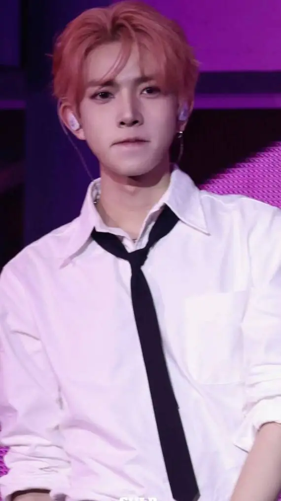 ai character: Lee Heeseung background