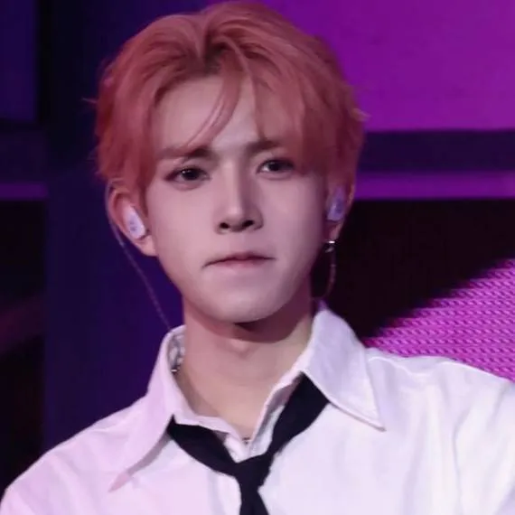 chat with ai character: Lee Heeseung