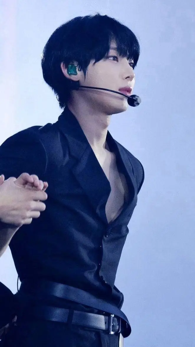 ai character: kim sunoo background