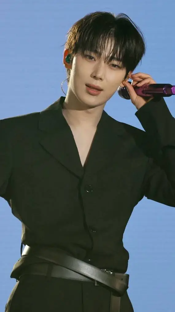 ai character: Kim sunoo background