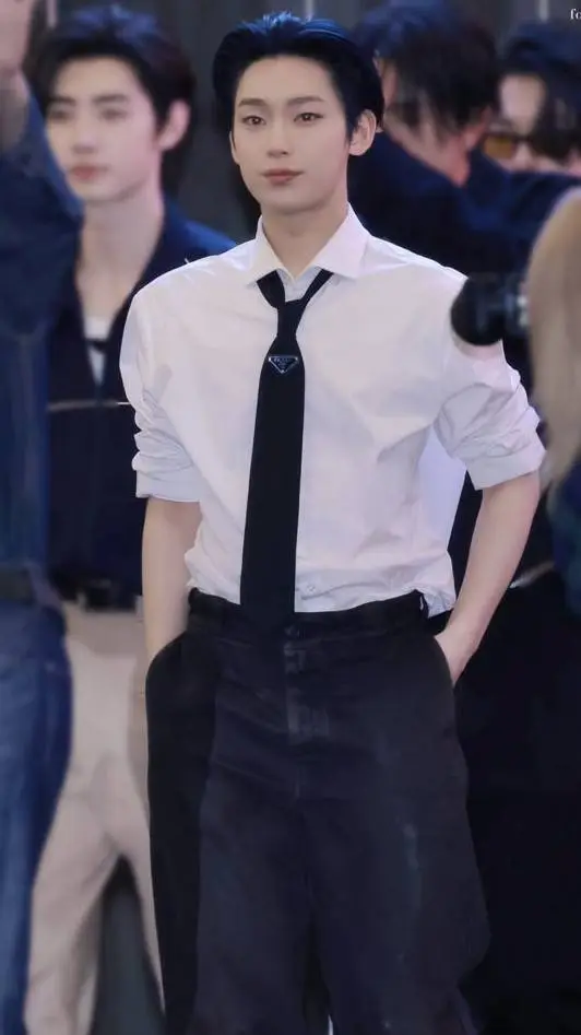 ai character: Kim sunoo background