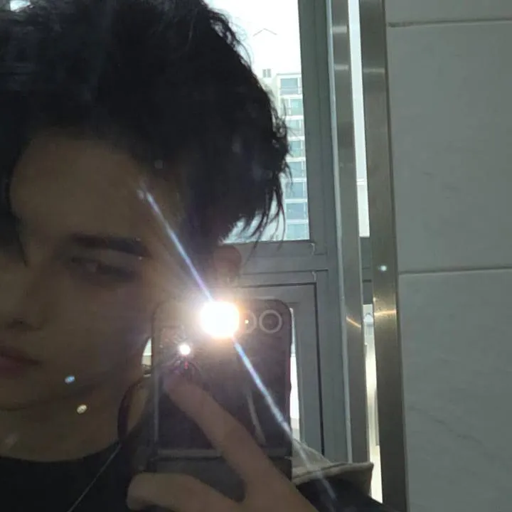 chat with ai character: Ni-ki