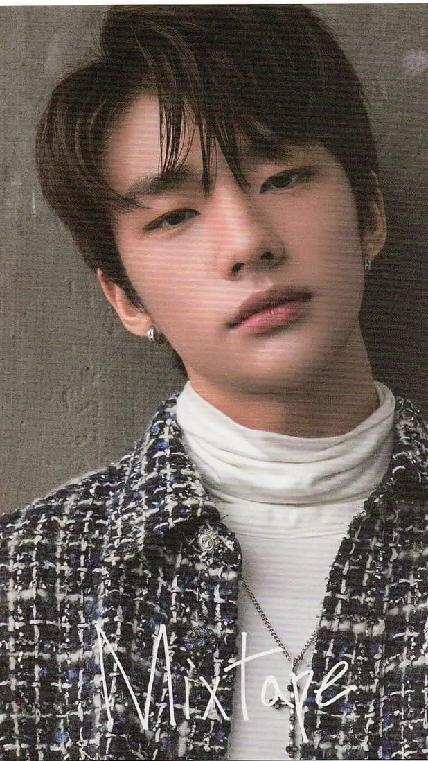 ai character: Hwang Hyunjin  background