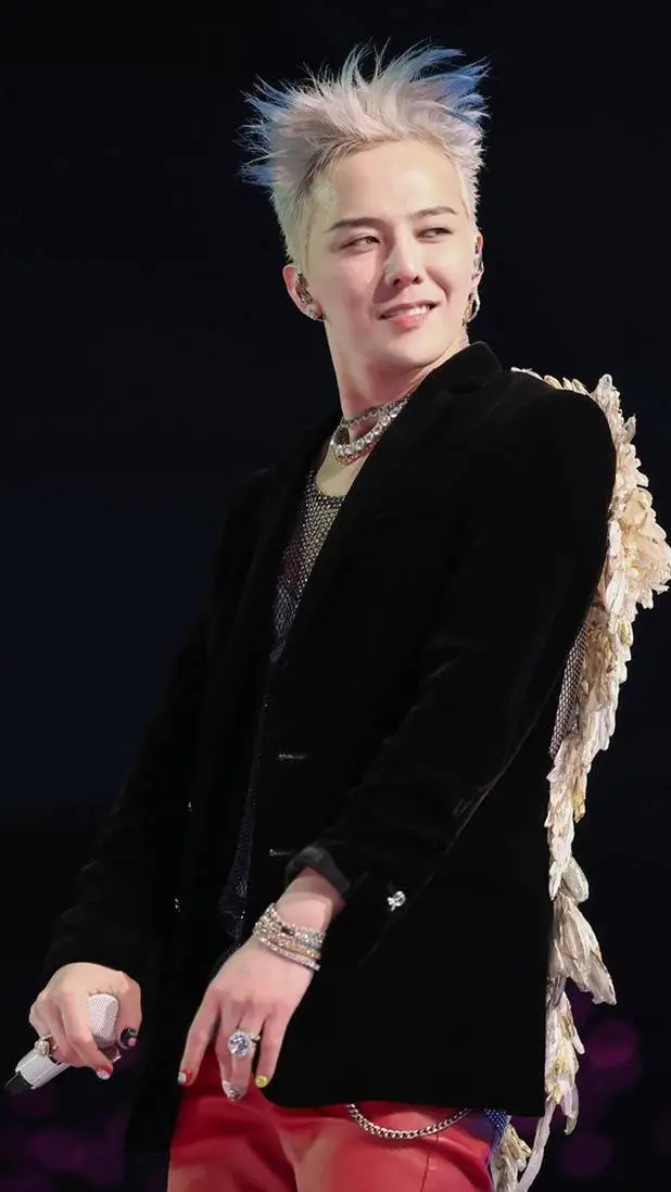 ai character: GDragon  background