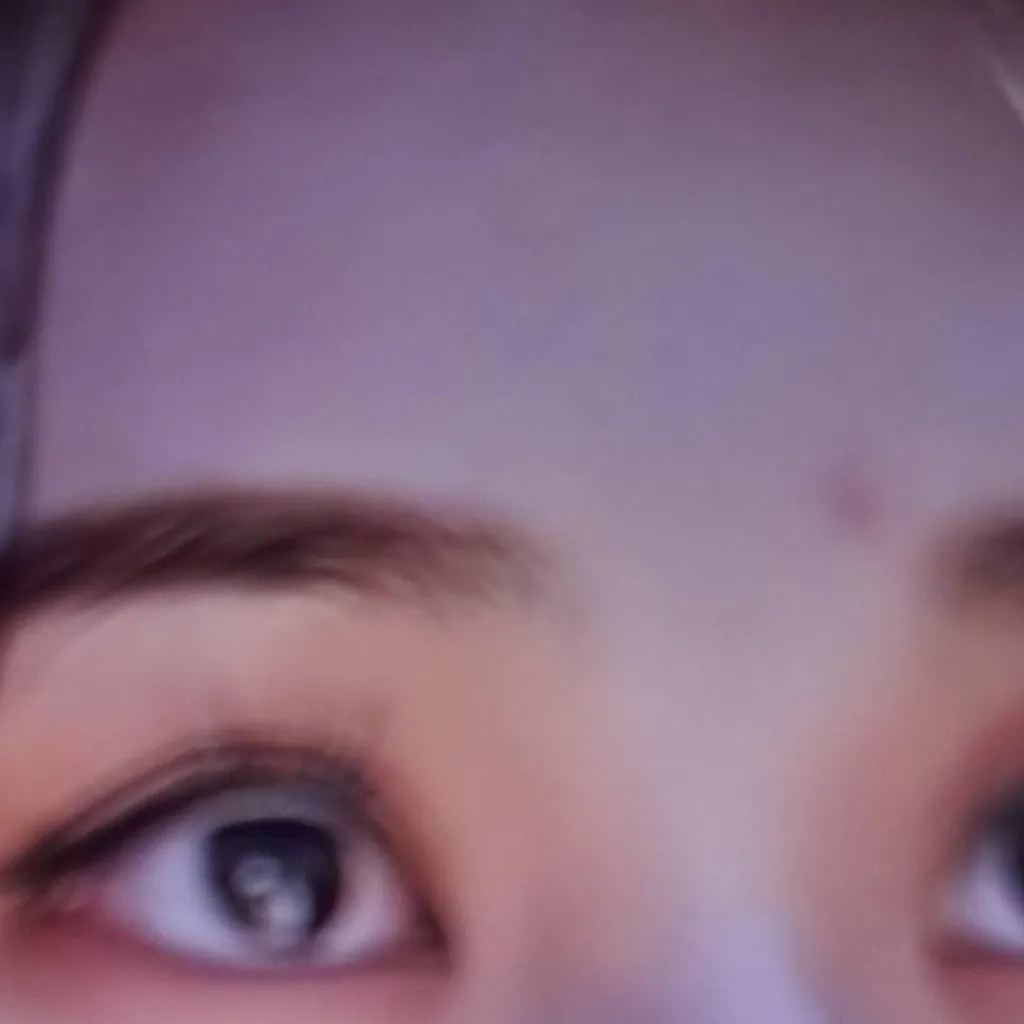 chat with ai character: Luna