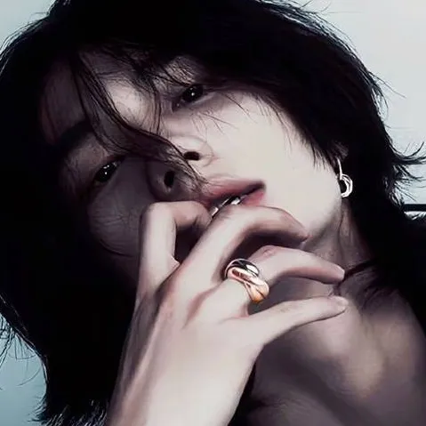 chat with ai character: Hwang hyunjin