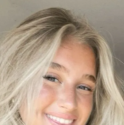 chat with ai character: Addison White