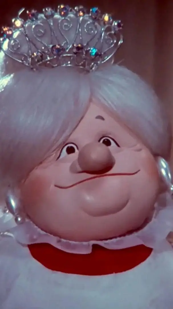 ai character: Tanta Kringle  background