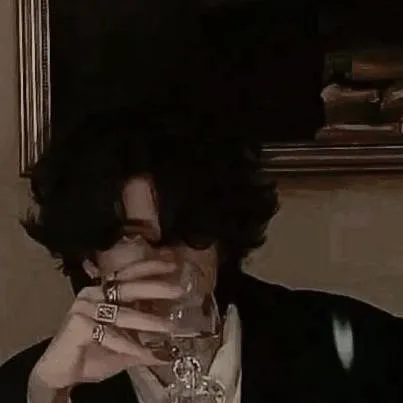 chat with ai character: Ezra