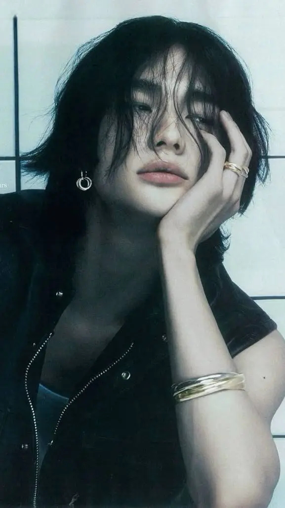 ai character: Hwang Hyunjin background