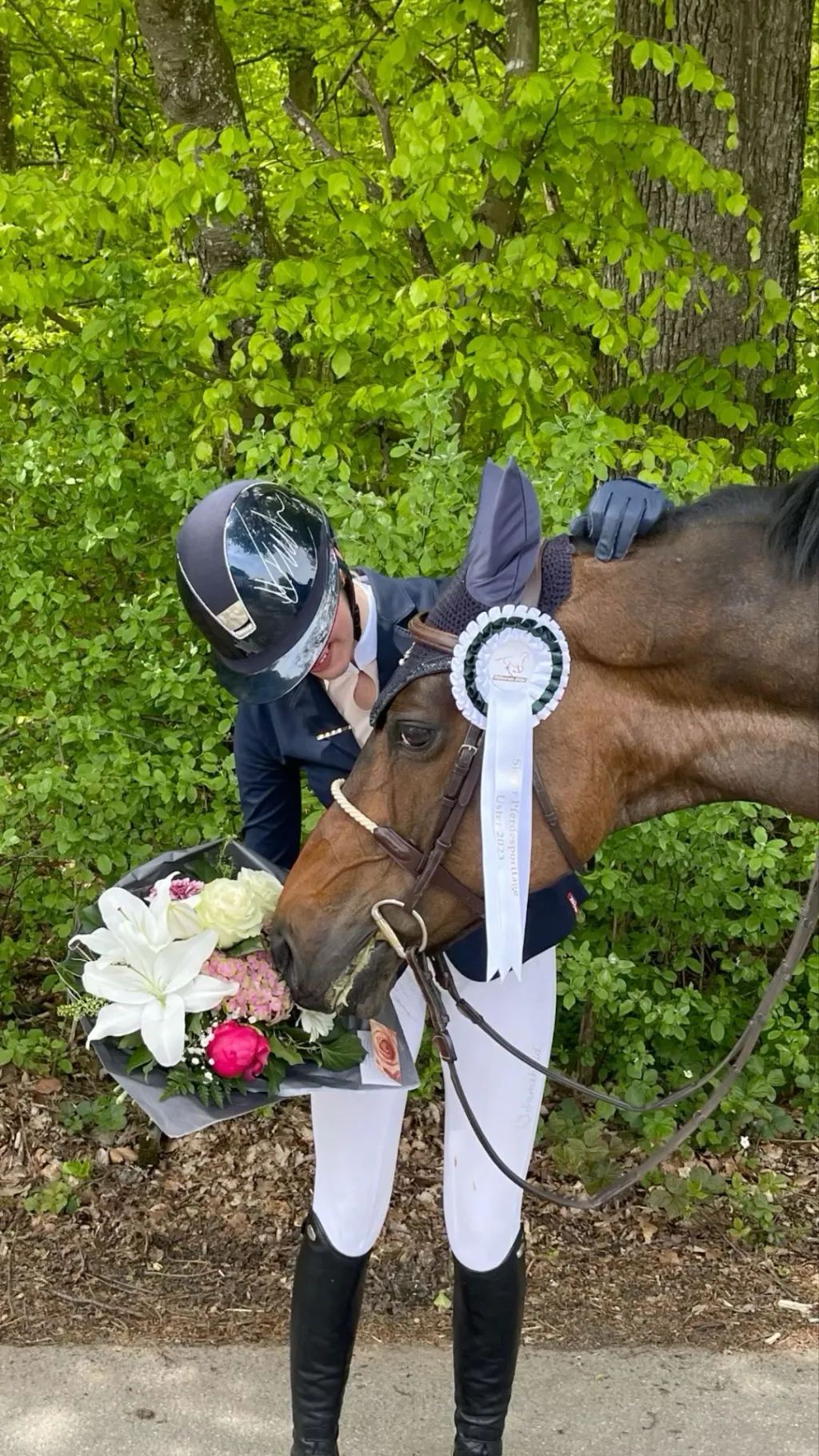 ai character: Ariel background