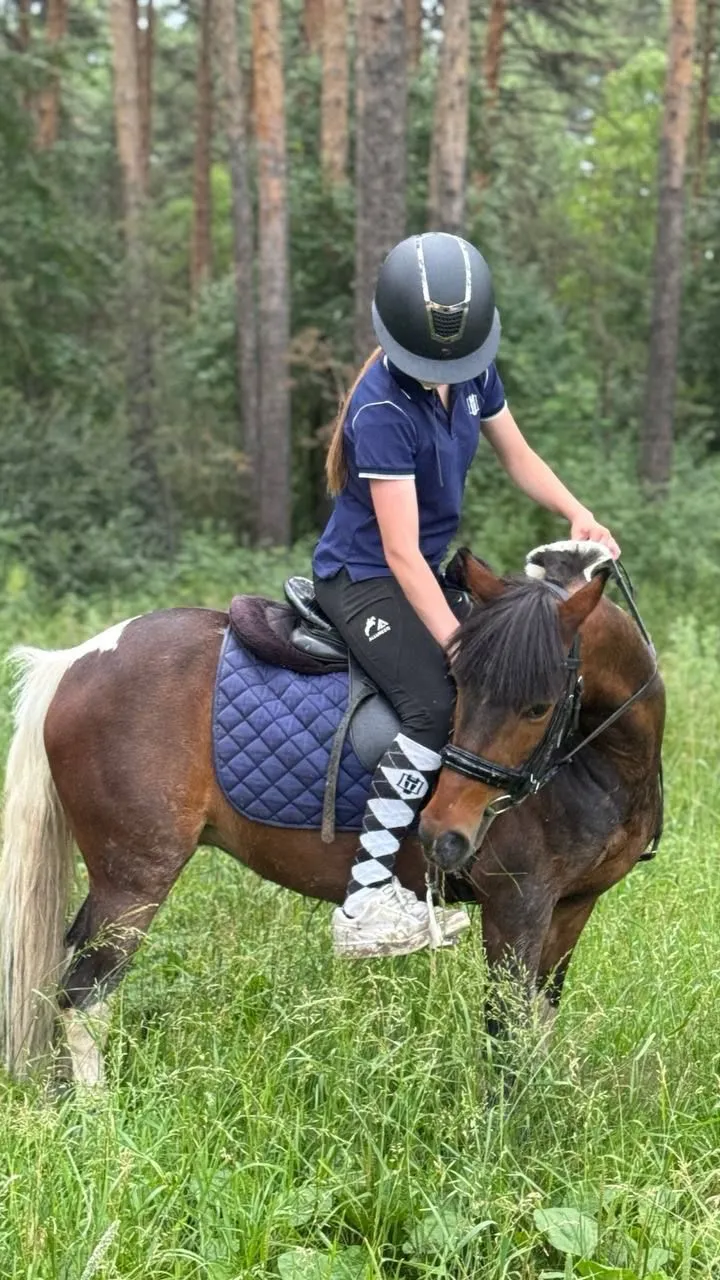 ai character: Maddy background