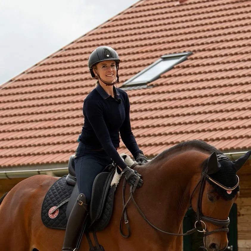 chat with ai character: Becca 