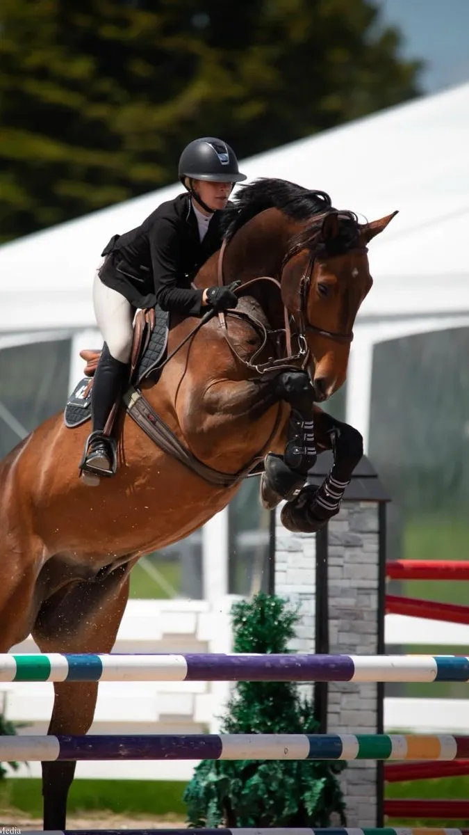 ai character: Daphne background