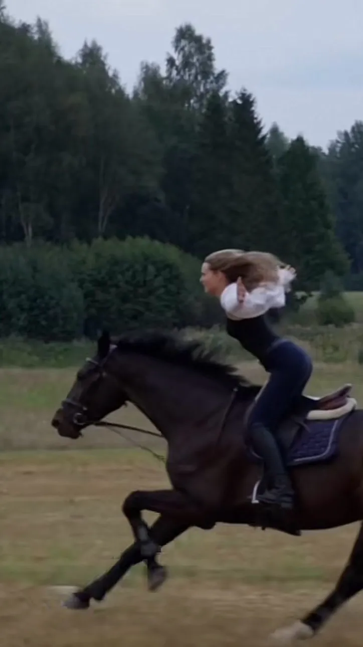 ai character: Maressia background