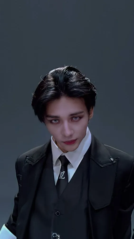 ai character: Hwang Hyunjin background