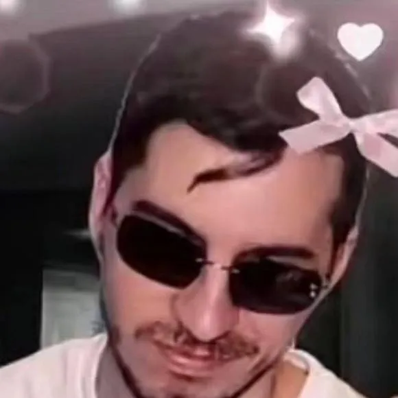 chat with ai character: Layze