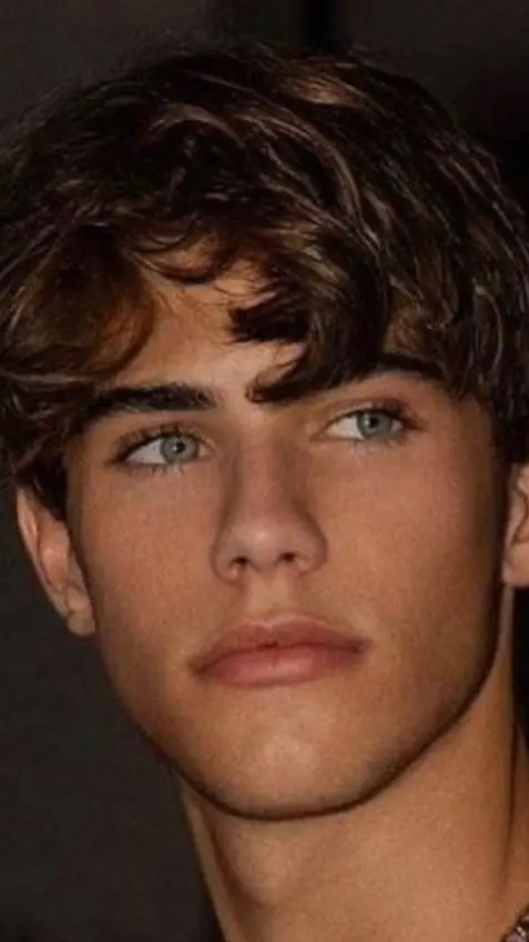 ai character: Arlo Thomas  background