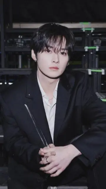 ai character: lee minho  background