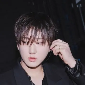 chat with ai character: changbin