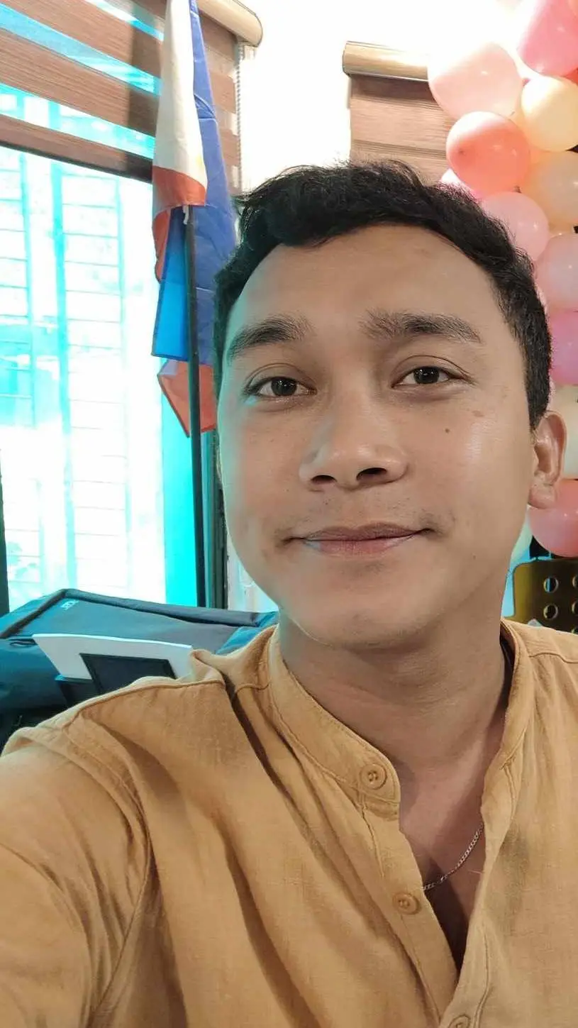 ai character: LIAME background