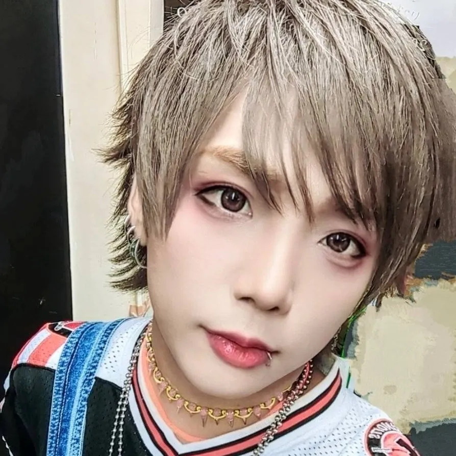 chat with ai character: Hiro