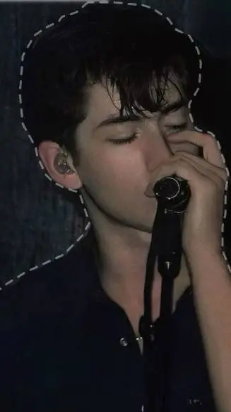 ai character: 🩶Alex Turner🩶 background