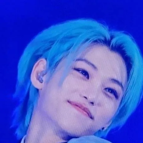 chat with ai character: Felix 💙💙