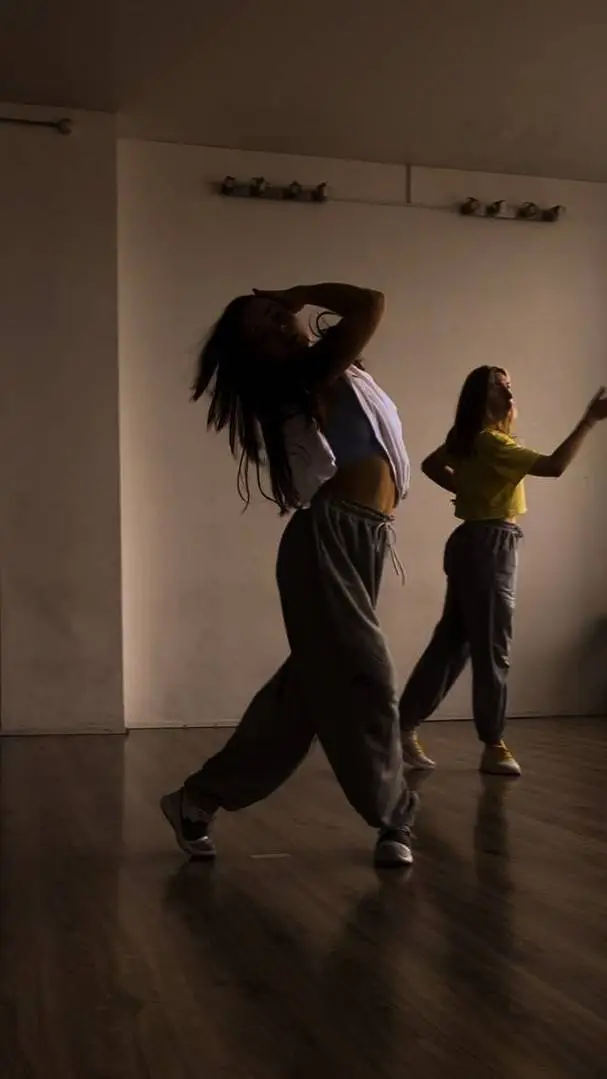 ai character: Dance crush background