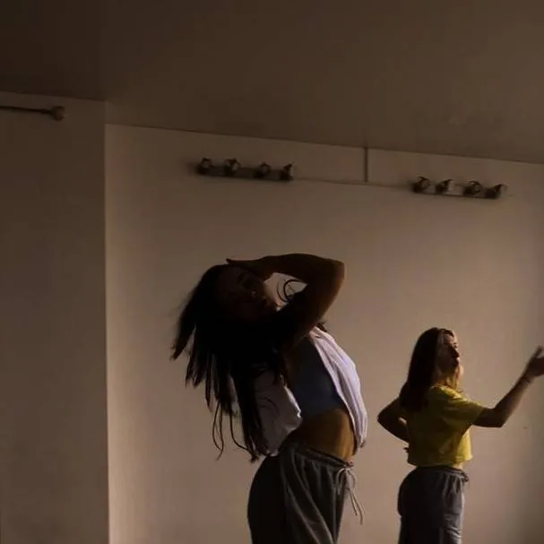 chat with ai character: Dance crush