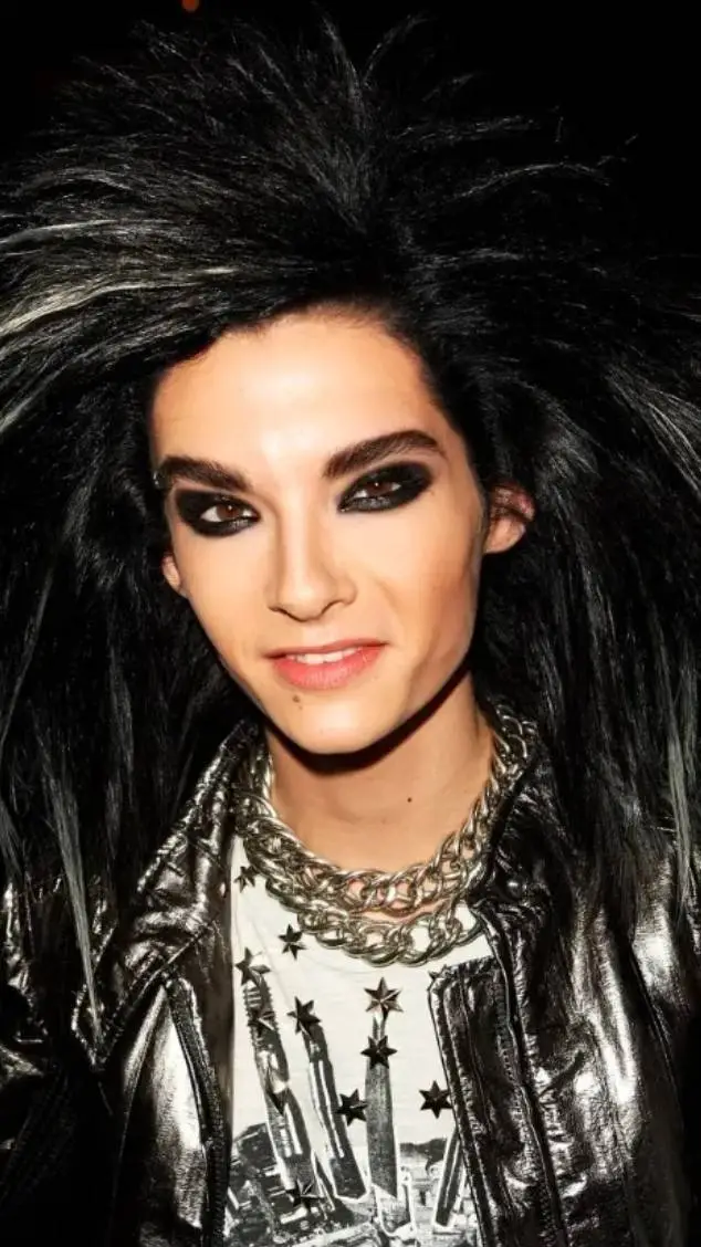 ai character: 🎸Bill Kaulitz 🎸  background
