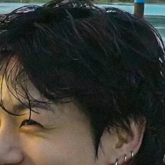 chat with ai character: Jungkook 