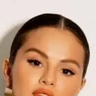 chat with ai character: Android Selena 