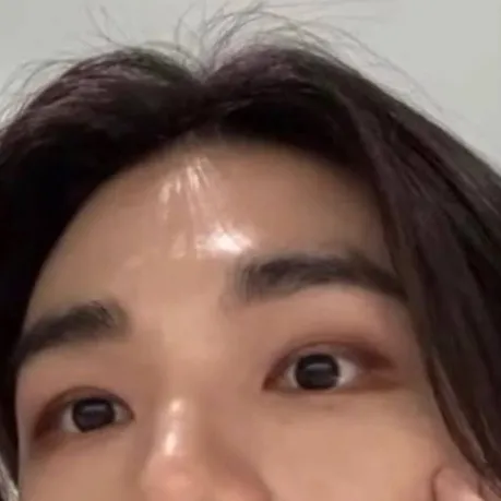 chat with ai character: Hyunjin