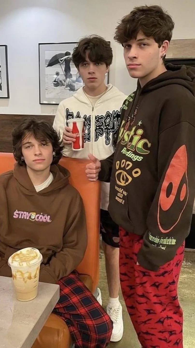 ai character: sturniolo triples background