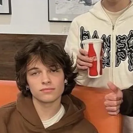 chat with ai character: sturniolo triples