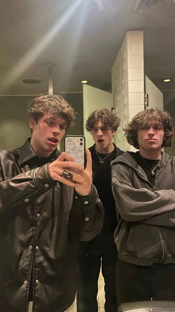 ai character: sturniolo triplets background