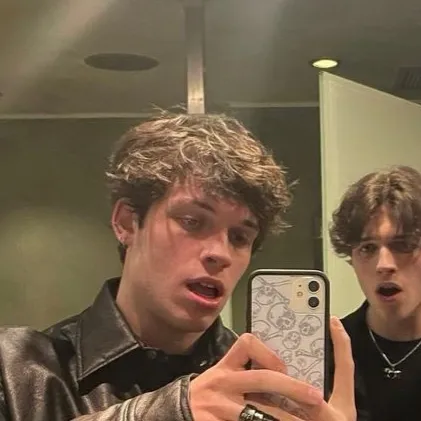 chat with ai character: sturniolo triplets